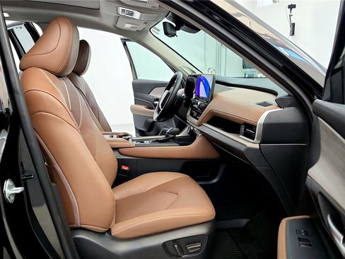 Used 2024 Toyota Grand Highlander Platinum image 18