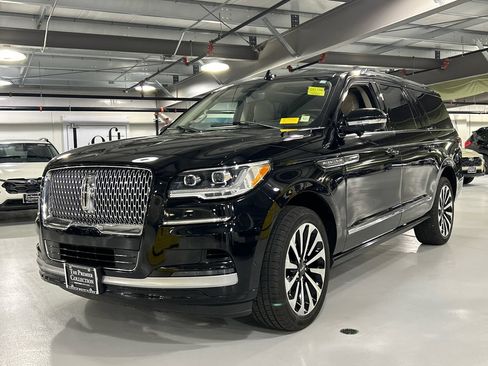 Certified 2023 Lincoln Navigator L Reserve AWD/4WD image 5