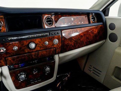 Used 2016 Rolls-Royce Phantom Sedan image 46