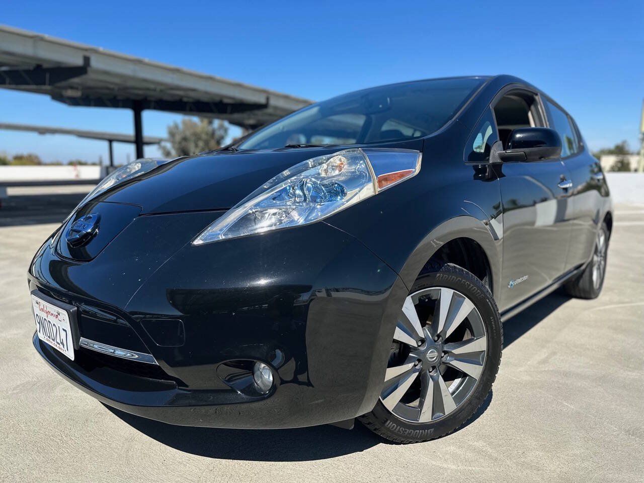 Used 2017 Nissan Leaf SL w/ Premium Package FWD image 2