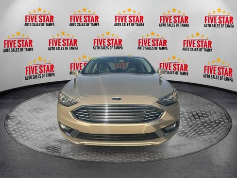 Used 2017 Ford Fusion SE w/ Fusion SE Technology Package FWD image 2