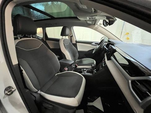 New 2026 Volkswagen Taos SE AWD/4WD image 12