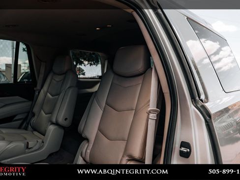 Used 2016 Cadillac Escalade Luxury AWD/4WD image 46