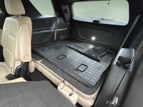 Used 2022 Chevrolet Traverse LT w/ LT Premium Package FWD image 33