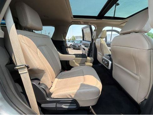 Used 2022 Ford Expedition Limited AWD/4WD image 7