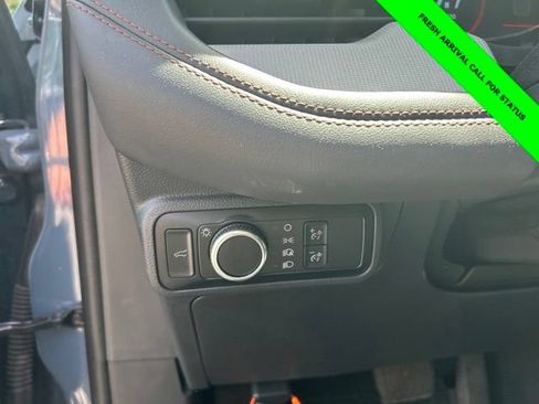 Used 2025 Ford Explorer Active AWD/4WD image 26