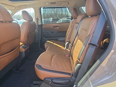 Used 2024 Nissan Pathfinder Platinum w/ Cargo Package image 35