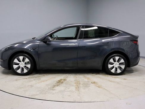 Used 2024 Tesla Model Y Long Range image 7