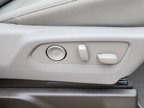 New 2026 GMC Sierra 1500 SLT image 40