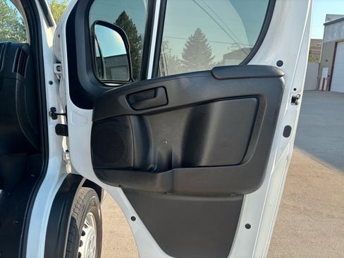 Used 2025 RAM ProMaster 2500 w/ Convenience Group FWD image 10