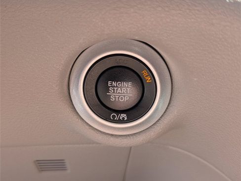 Used 2023 Chrysler Pacifica Touring-L FWD image 24