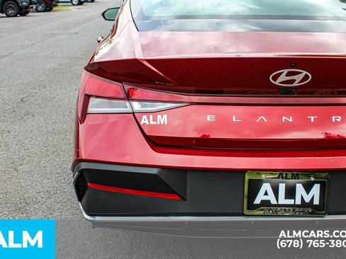 Used 2024 Hyundai Elantra SEL FWD image 12