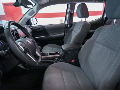 Used 2022 Toyota Tacoma SR5 RWD image 11
