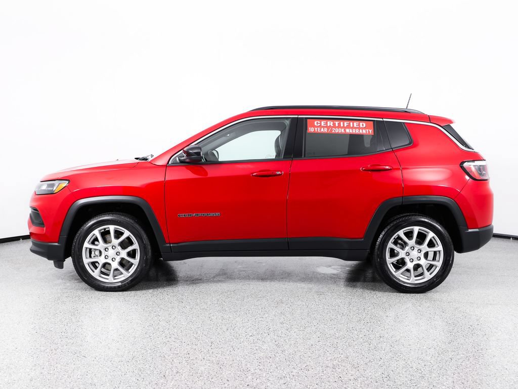 Used 2023 Jeep Compass Latitude w/ Sun and Sound Group AWD/4WD image 5