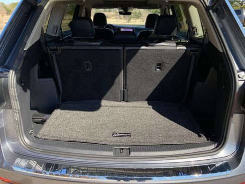 Used 2024 Volkswagen Atlas SEL Premium R-Line image 33