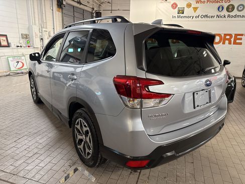 Used 2022 Subaru Forester Premium AWD/4WD image 9