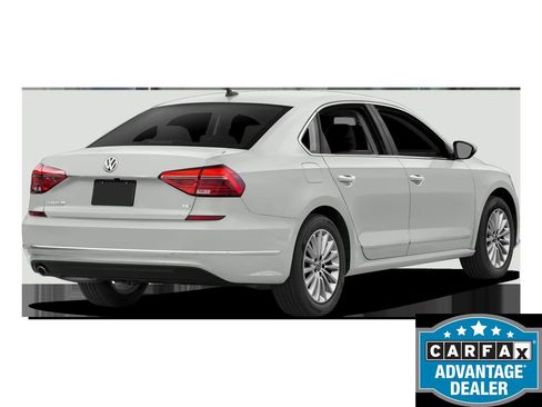 Used 2018 Volkswagen Passat 2.0T SE image 2