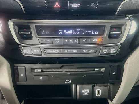 Used 2020 Honda Pilot Touring image 23
