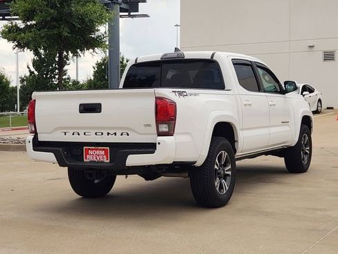 Used 2019 Toyota Tacoma TRD Sport w/ Technology Package RWD image 3