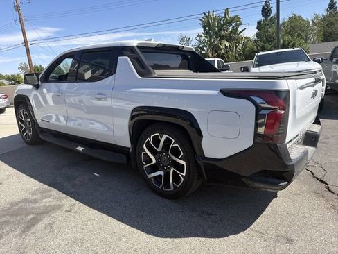 Used 2025 Chevrolet Silverado EV RST AWD/4WD image 3
