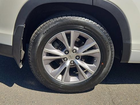 Used 2015 Toyota Highlander XLE AWD/4WD image 9