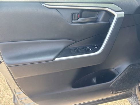 Used 2023 Toyota RAV4 LE FWD image 8