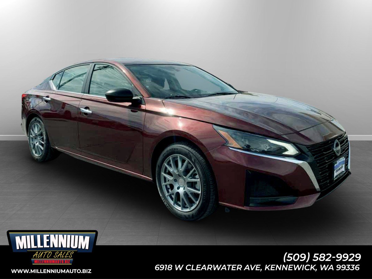 Used 2025 Nissan Altima 2.5 SV FWD image 1