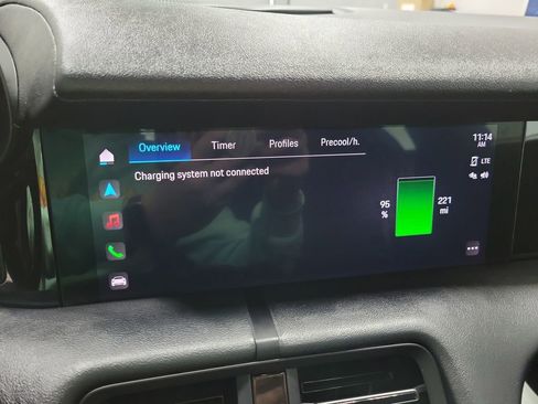 Used 2021 Porsche Taycan image 7