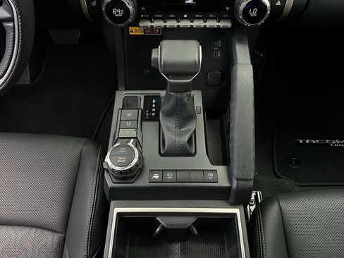 Used 2024 Toyota Tacoma Limited w/ Limited Package (LT) image 18