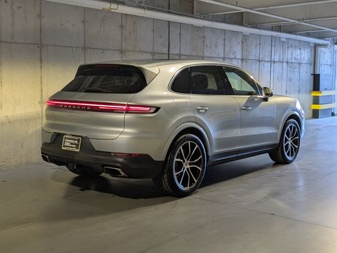 Certified 2025 Porsche Cayenne AWD/4WD image 9