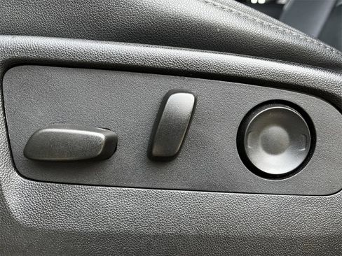 Used 2024 Chevrolet Suburban LT image 22