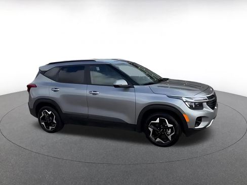 Used 2025 Kia Seltos S image 2