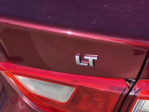 Used 2016 Chevrolet Malibu LT image 8