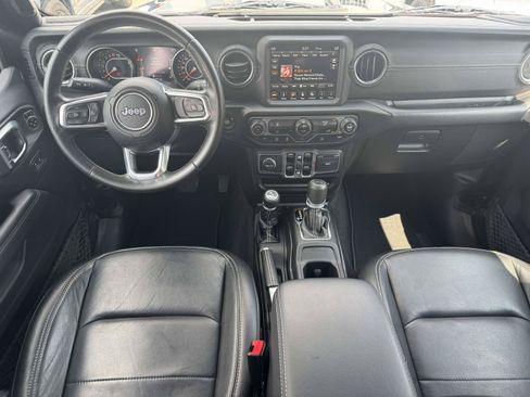 Used 2019 Jeep Wrangler Unlimited Sahara AWD/4WD image 2