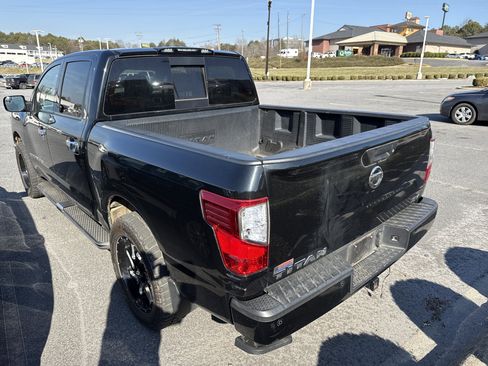 Used 2019 Nissan Titan SV w/ SV Convenience Package image 8