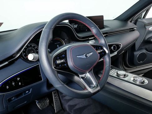 Used 2022 Genesis GV70 2.5T w/ Sport Prestige Package image 4