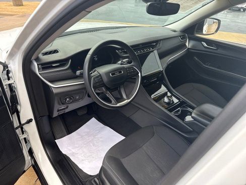 Used 2023 Jeep Grand Cherokee L Laredo image 11