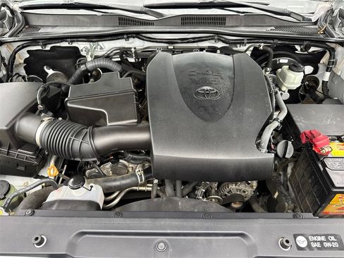 Used 2017 Toyota Tacoma TRD Off-Road image 12