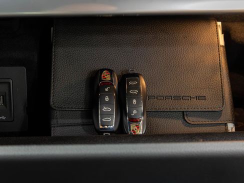 Used 2018 Porsche 718 Cayman RWD image 69