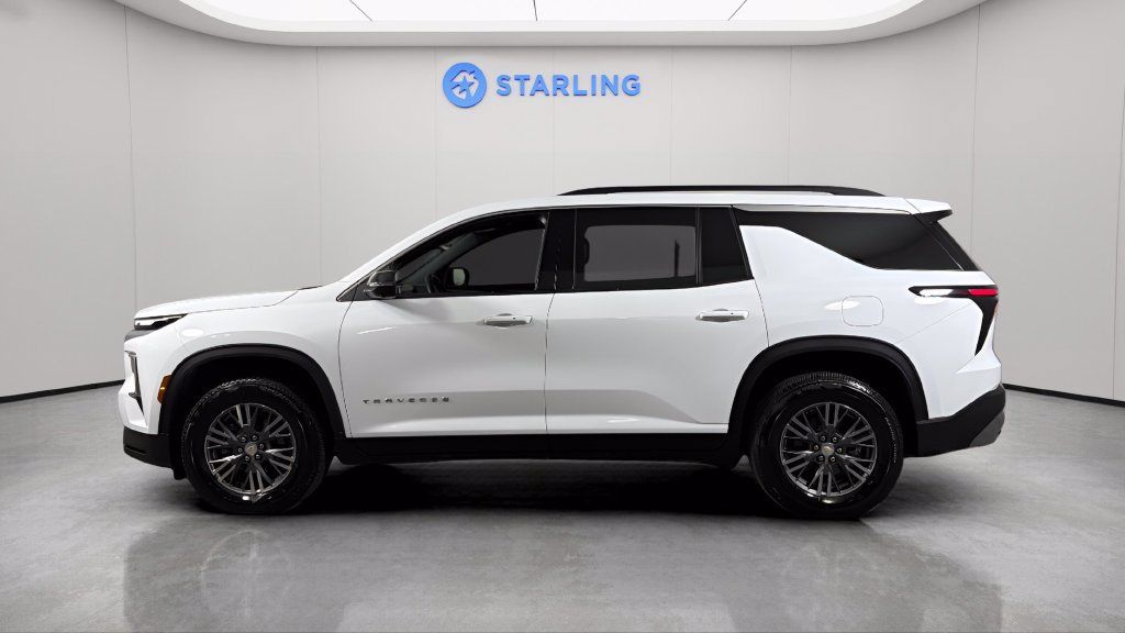 Used 2026 Chevrolet Traverse LT w/ Driver Confidence Package FWD image 3