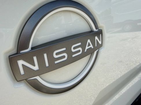 Used 2024 Nissan Titan 4x4 Crew Cab image 9
