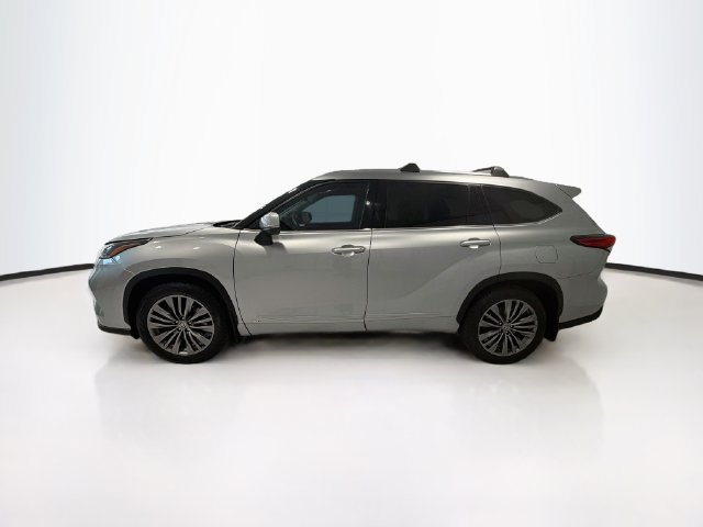 Used 2022 Toyota Highlander Platinum AWD/4WD image 4