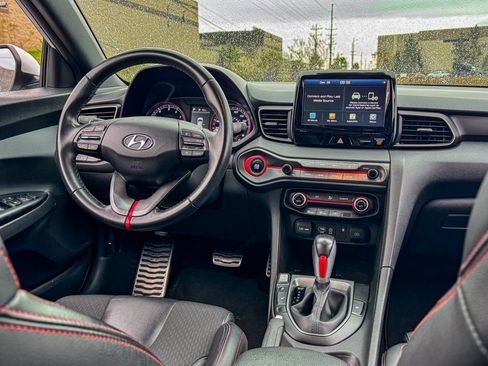 Used 2020 Hyundai Veloster Turbo image 23