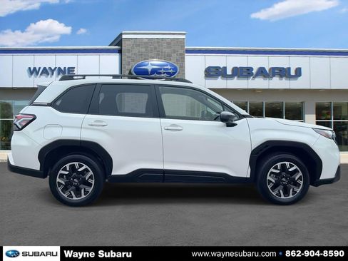 Used 2025 Subaru Forester Premium image 5