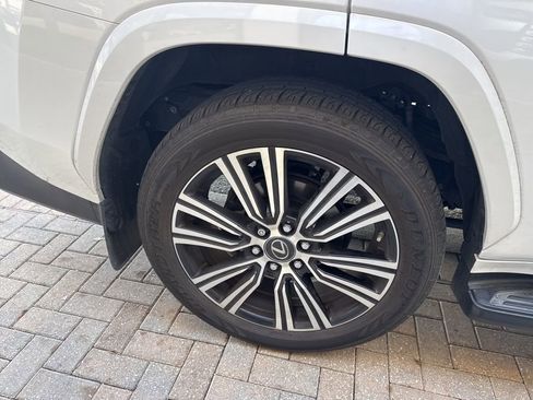 Used 2022 Lexus LX 600 4WD w/ Appearance Package image 17