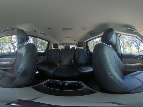 Used 2026 Kia Carnival FWD image 44