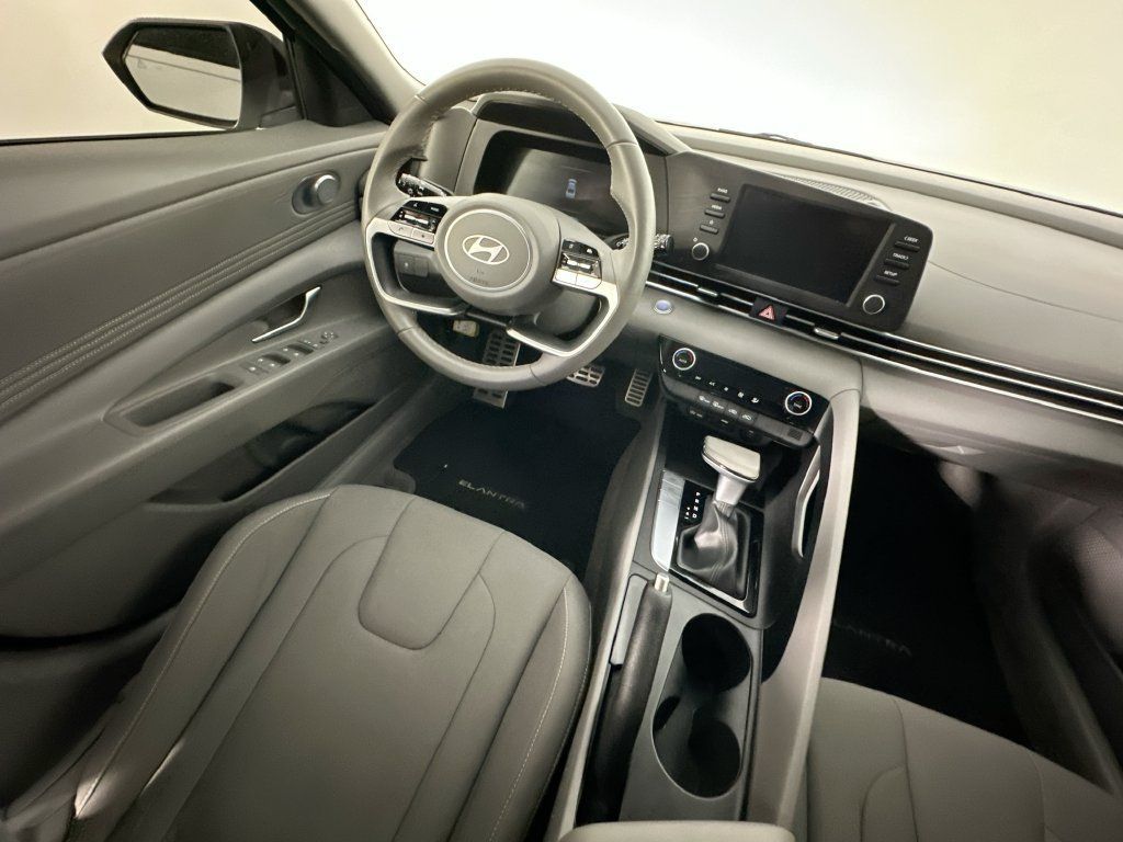 Used 2025 Hyundai Elantra Sport FWD image 9