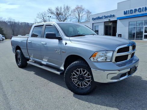 Used 2020 RAM 1500 Classic SLT image 2
