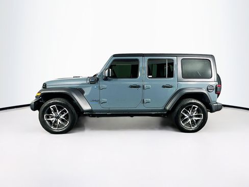 Used 2024 Jeep Wrangler Unlimited w/ Convenience Group AWD/4WD image 4