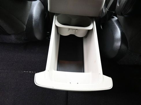 Used 2016 Dodge Grand Caravan SXT w/ Rear Park Assist Package image 30